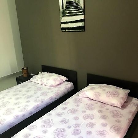 Luqa Apartment - 5 Mins From Airport Exteriör bild